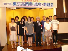 県人会での記念撮影