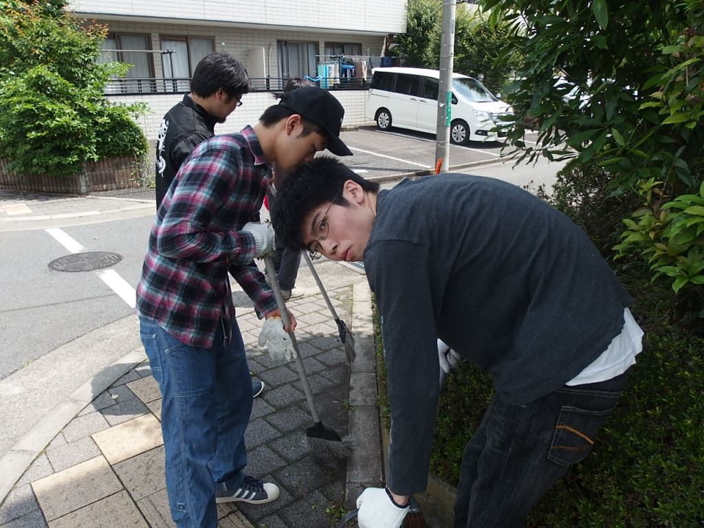 庭木の剪定作業の様子2