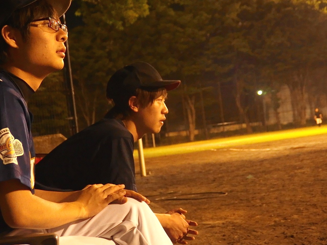 ハイタッチで喜ぶ選手たち