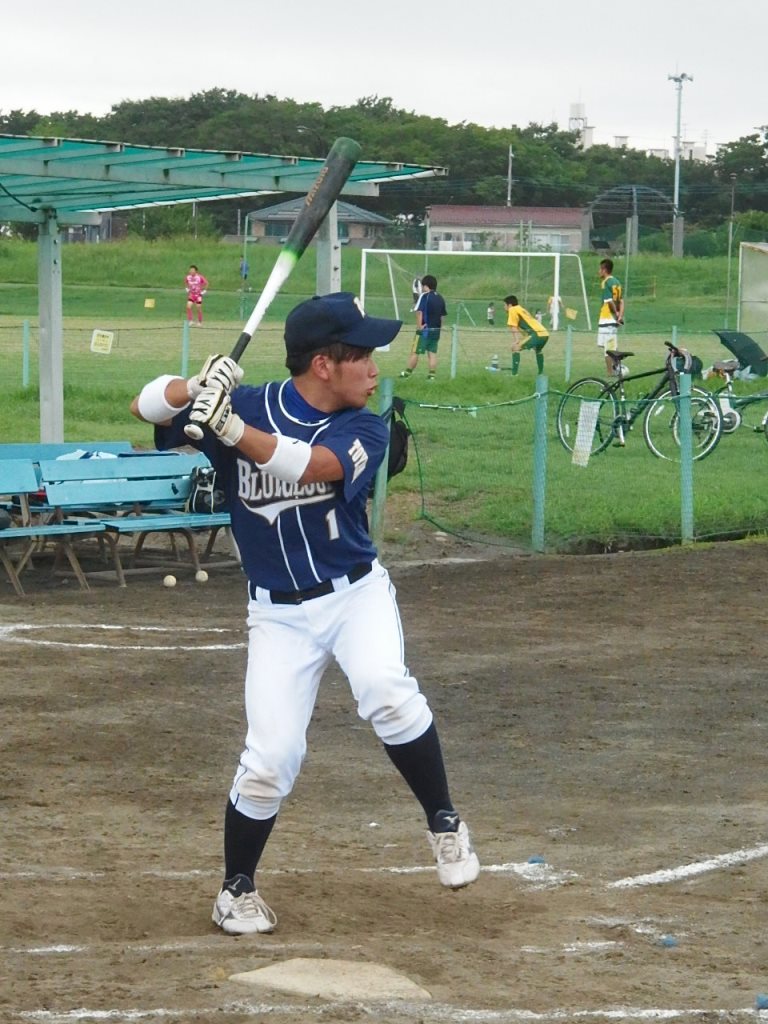 守備で声を掛け合う内野陣