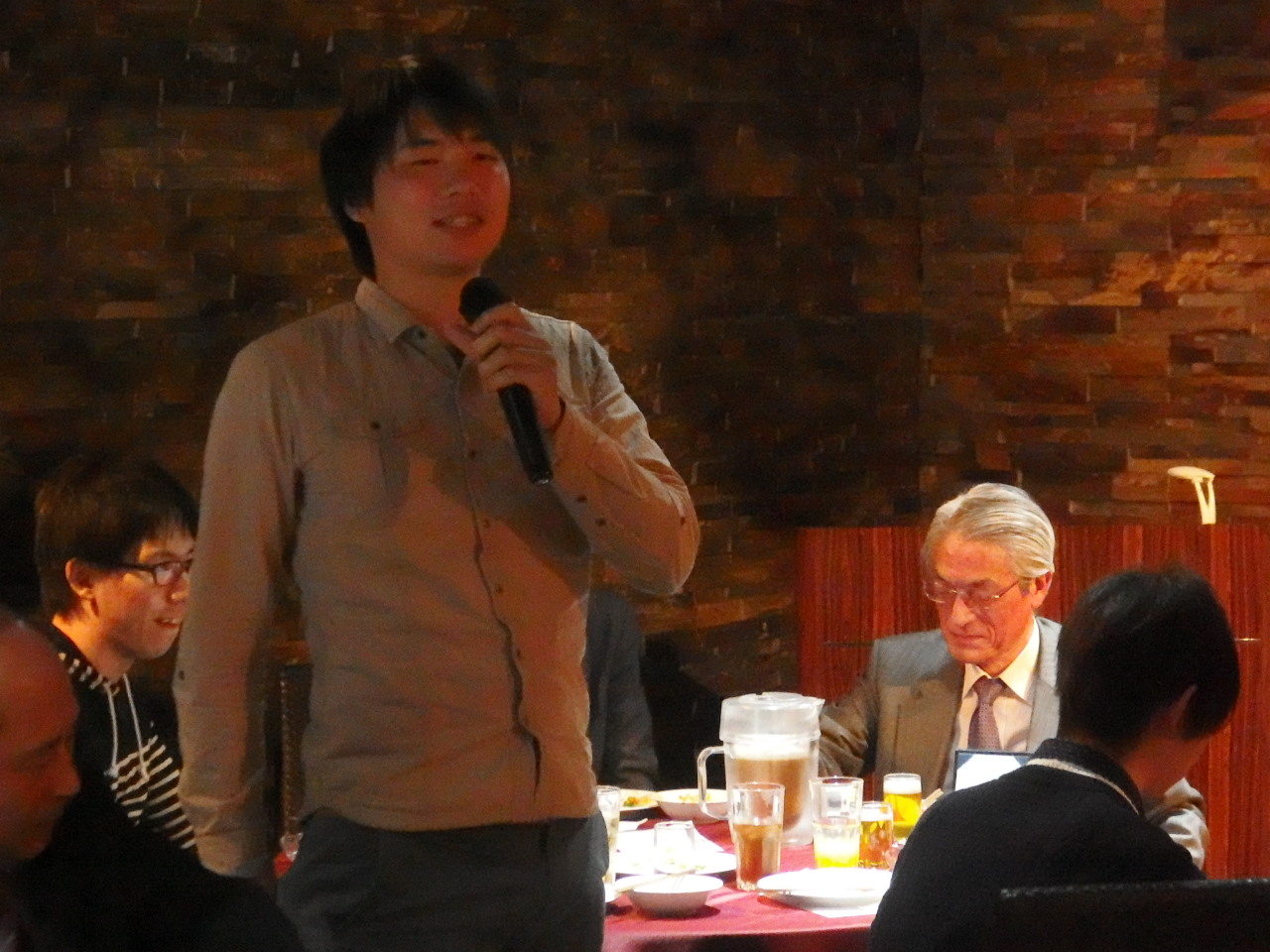 卒寮を祝う会の様子②