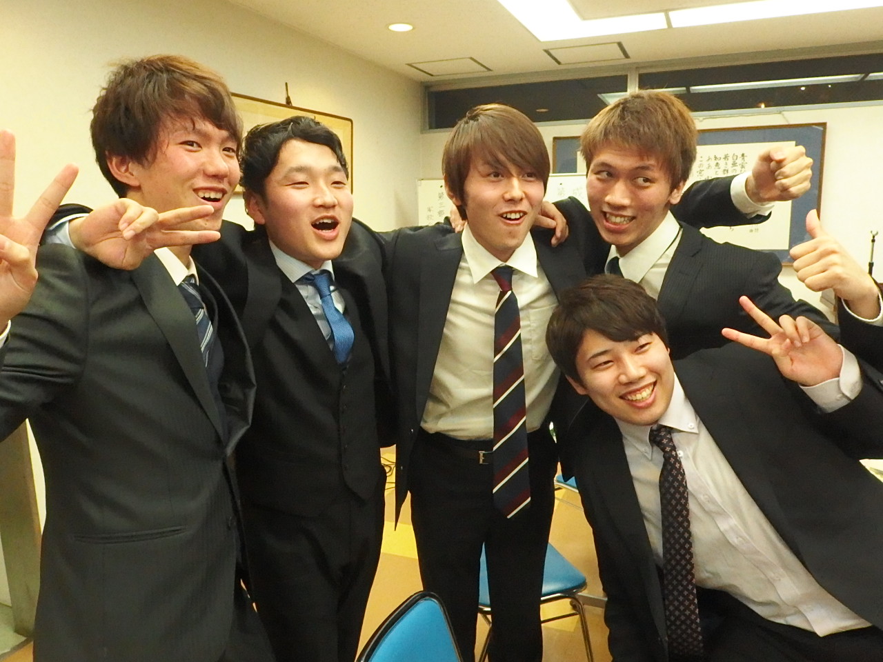 祝賀会を楽しむ新成人たち