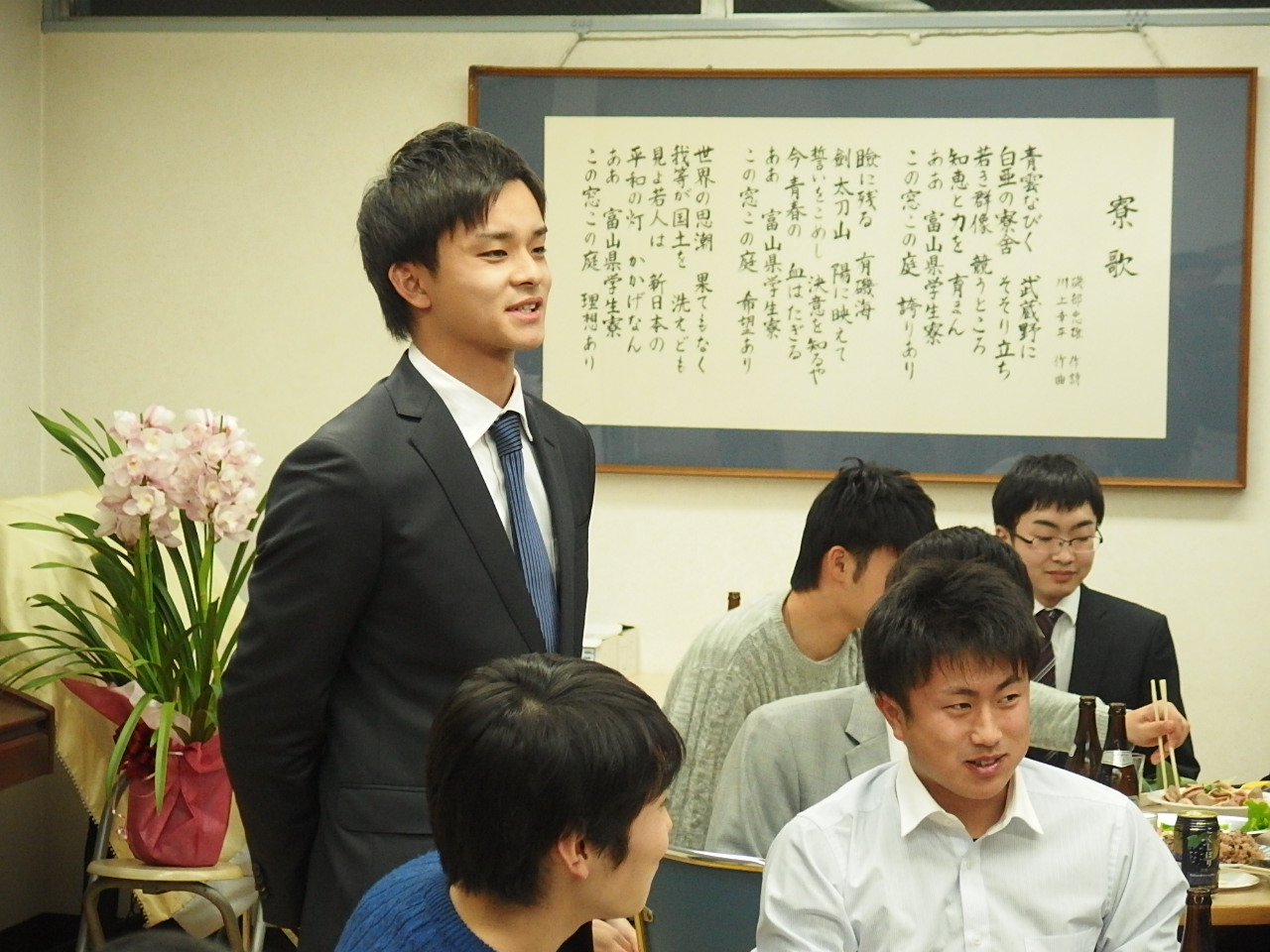 祝賀会を楽しむ参加者