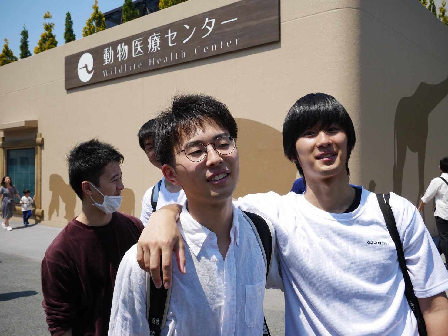 動物園を楽しむ寮生たち
