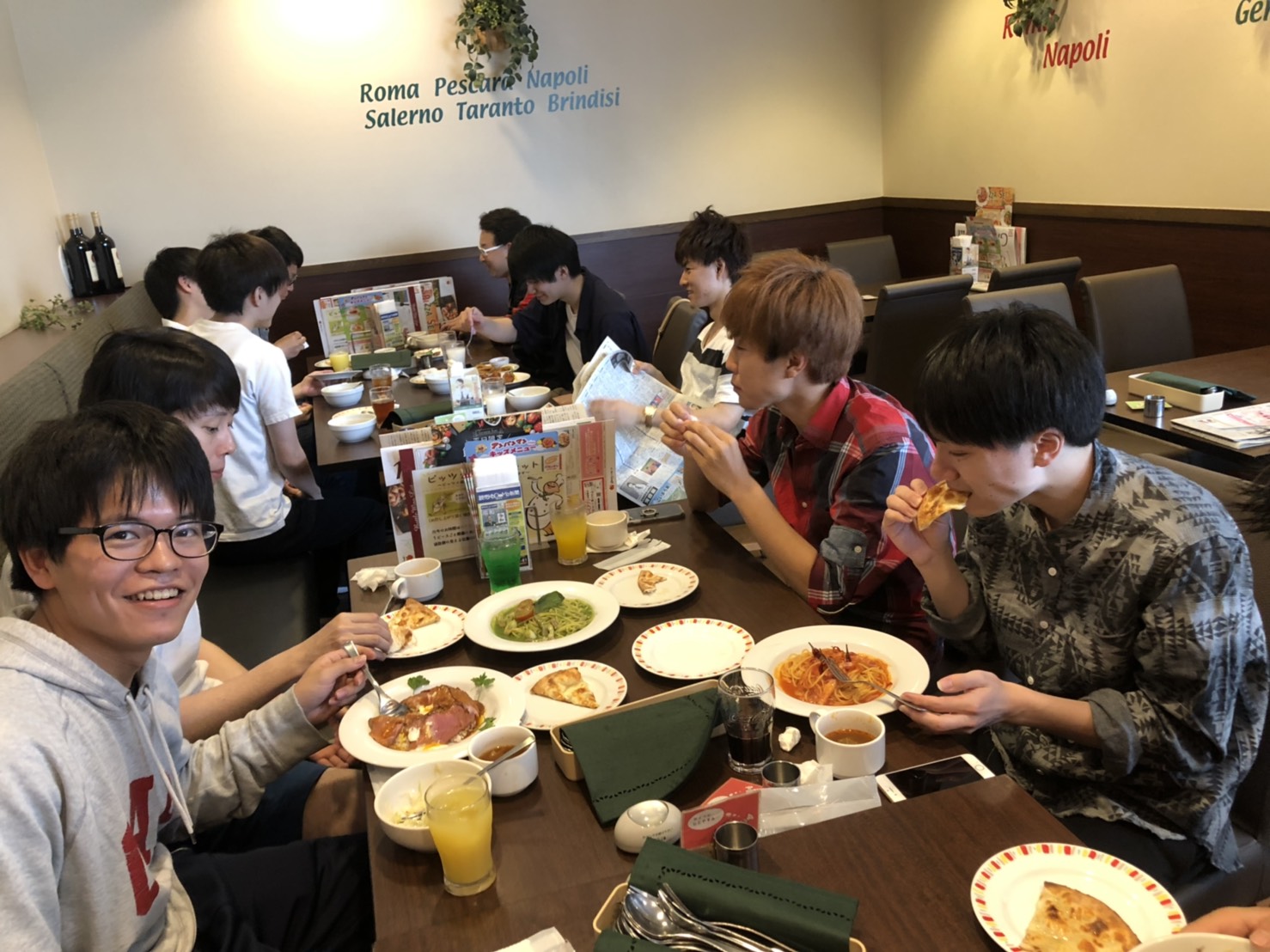 昼食会