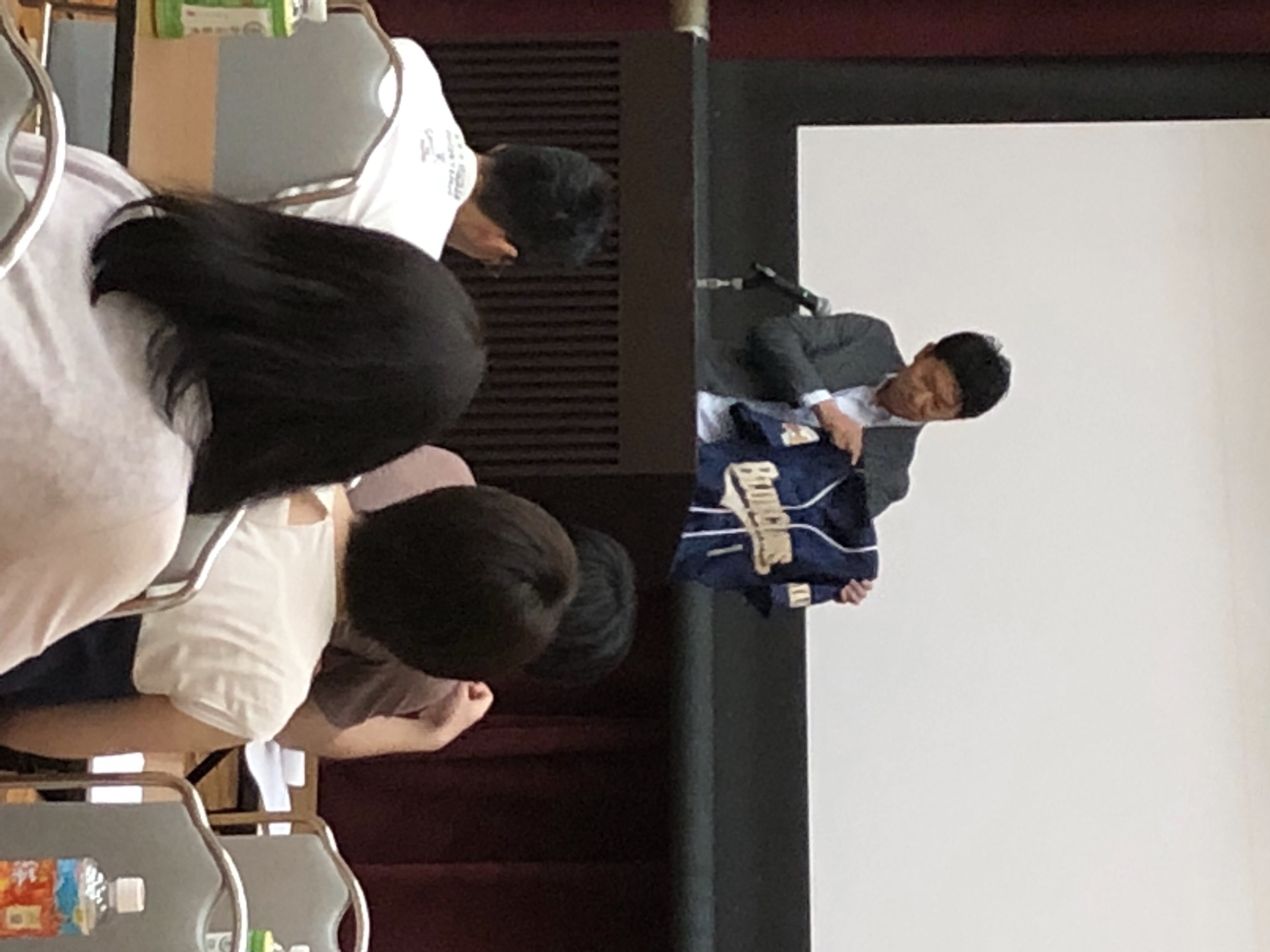 講演を聞く参加者