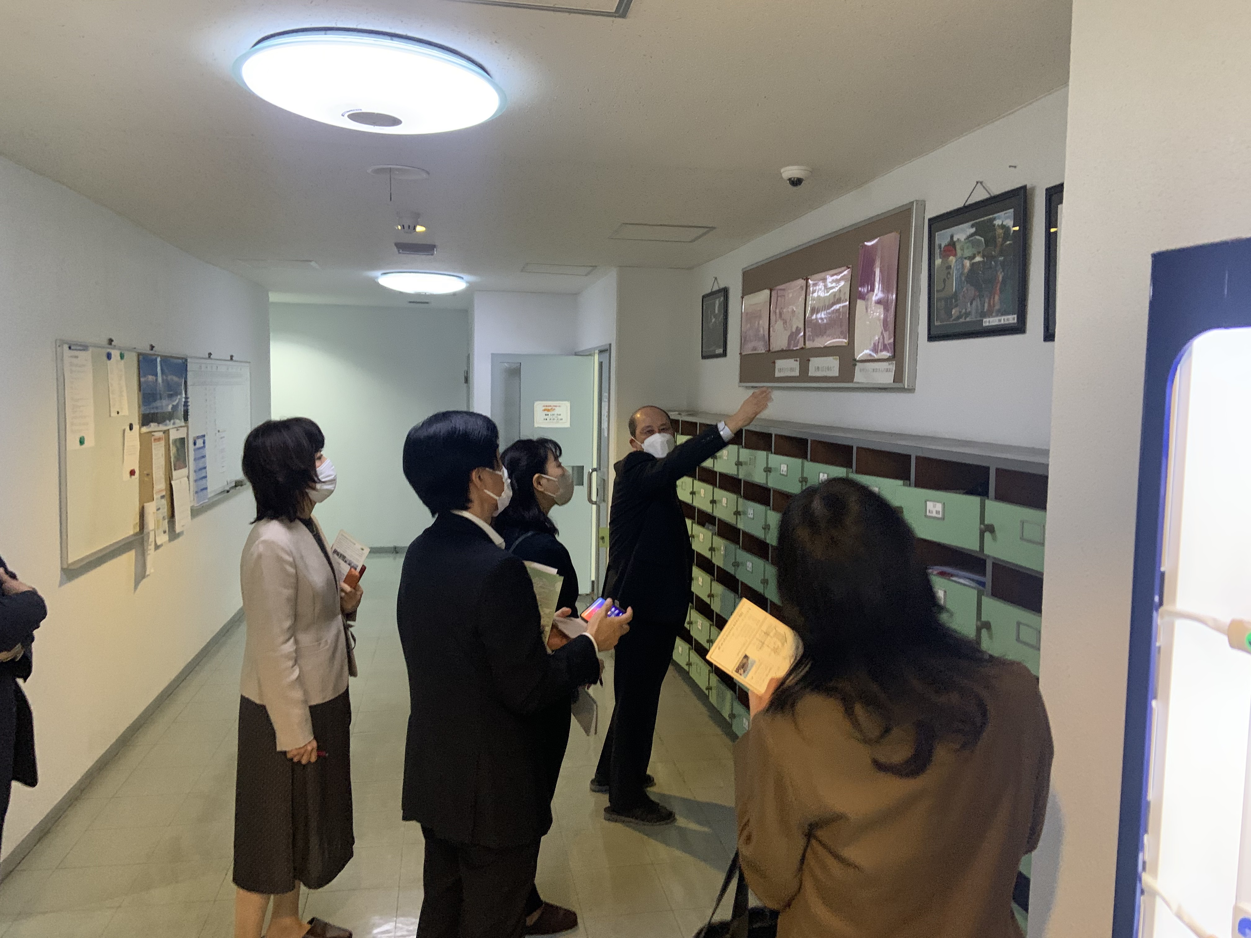 館内見学の様子