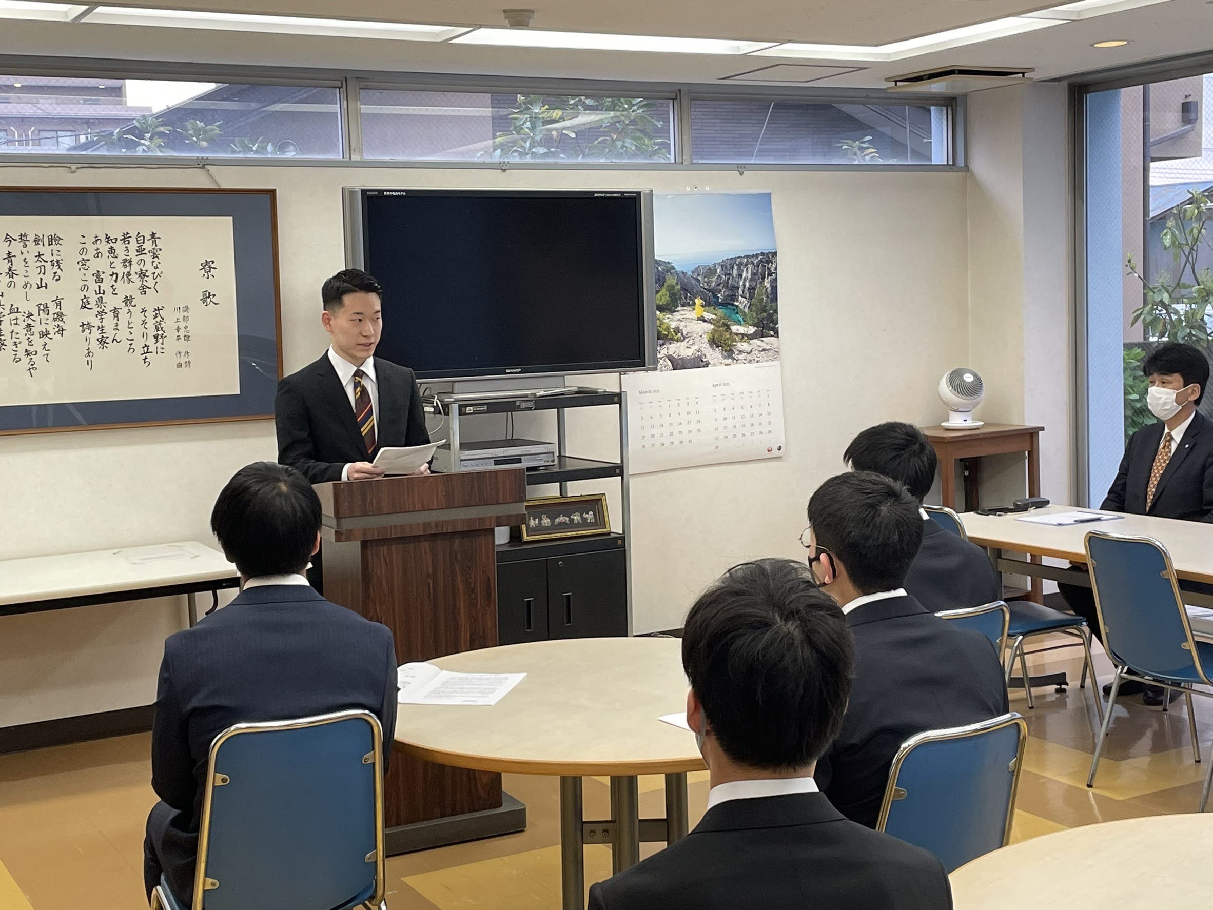 誓いの言葉を述べる新入生代表