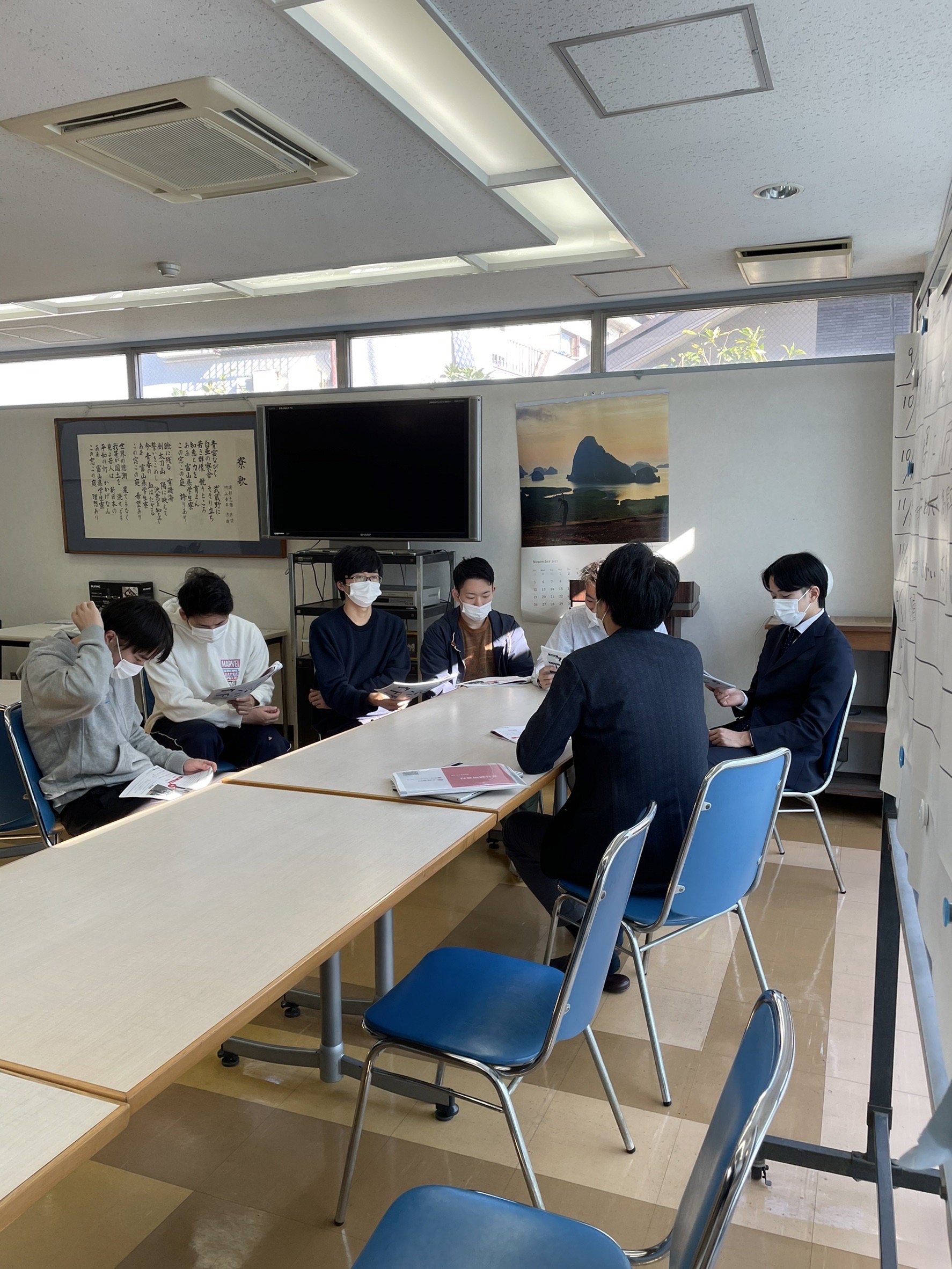 説明を聞く寮生