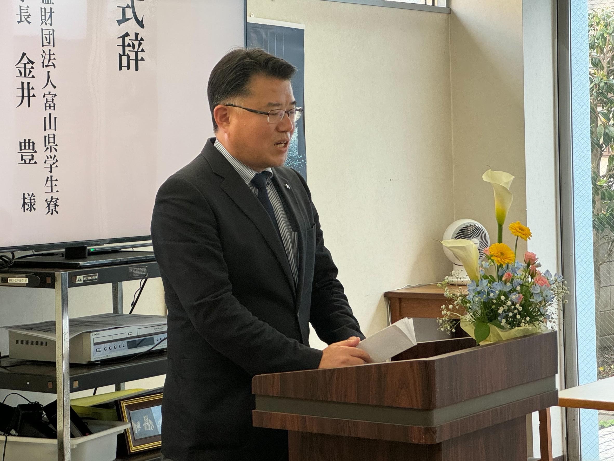 すき焼きを囲む様子