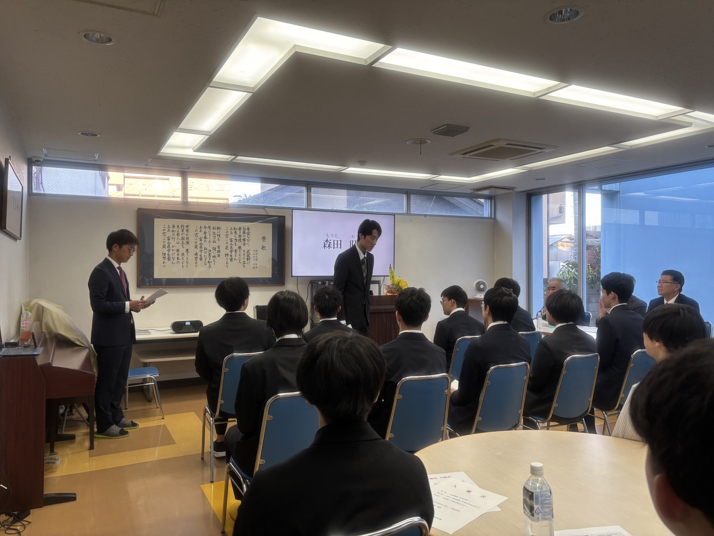 寮歌斉唱の様子