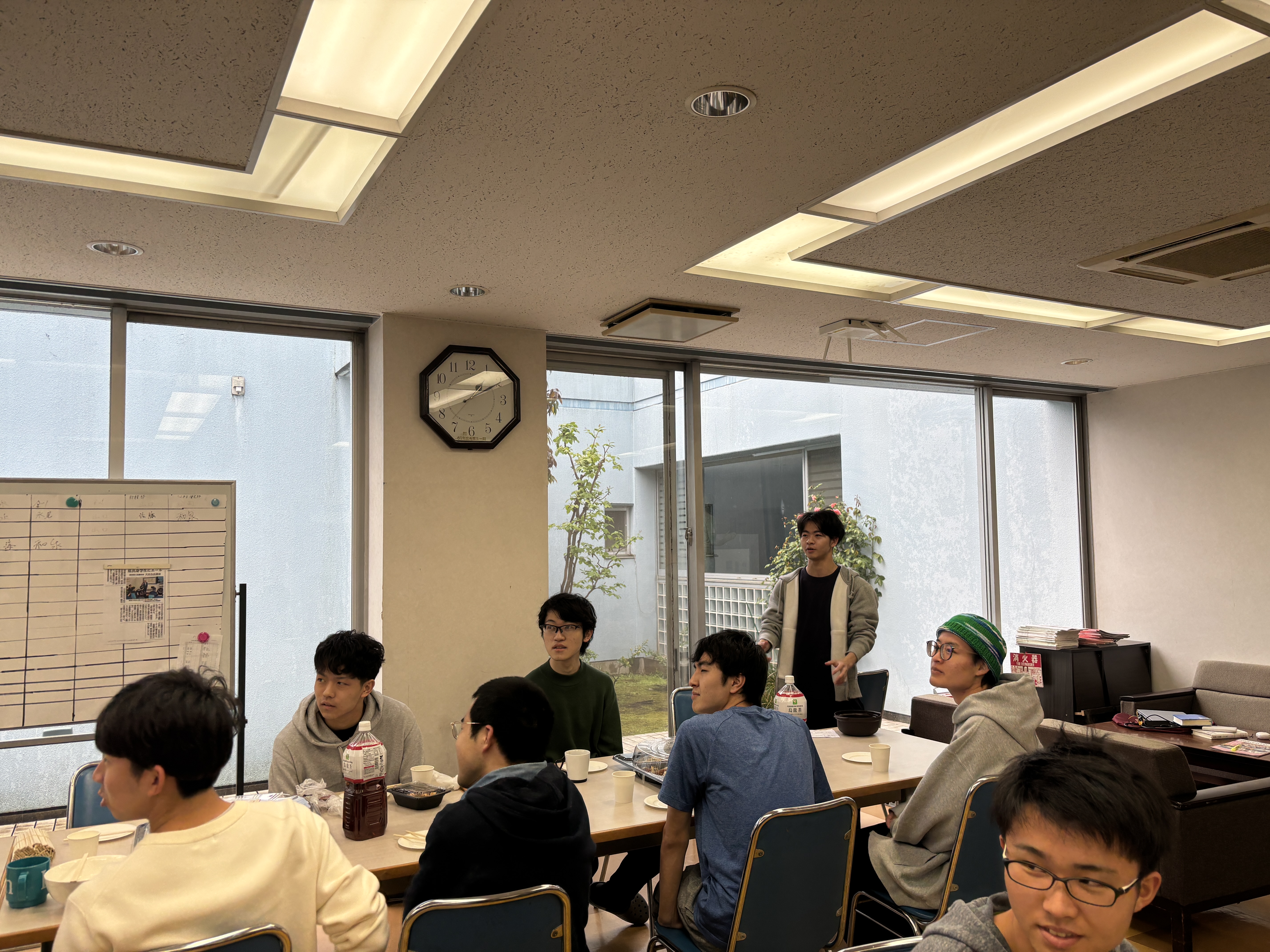 新入生歓迎会の食事会の様子1