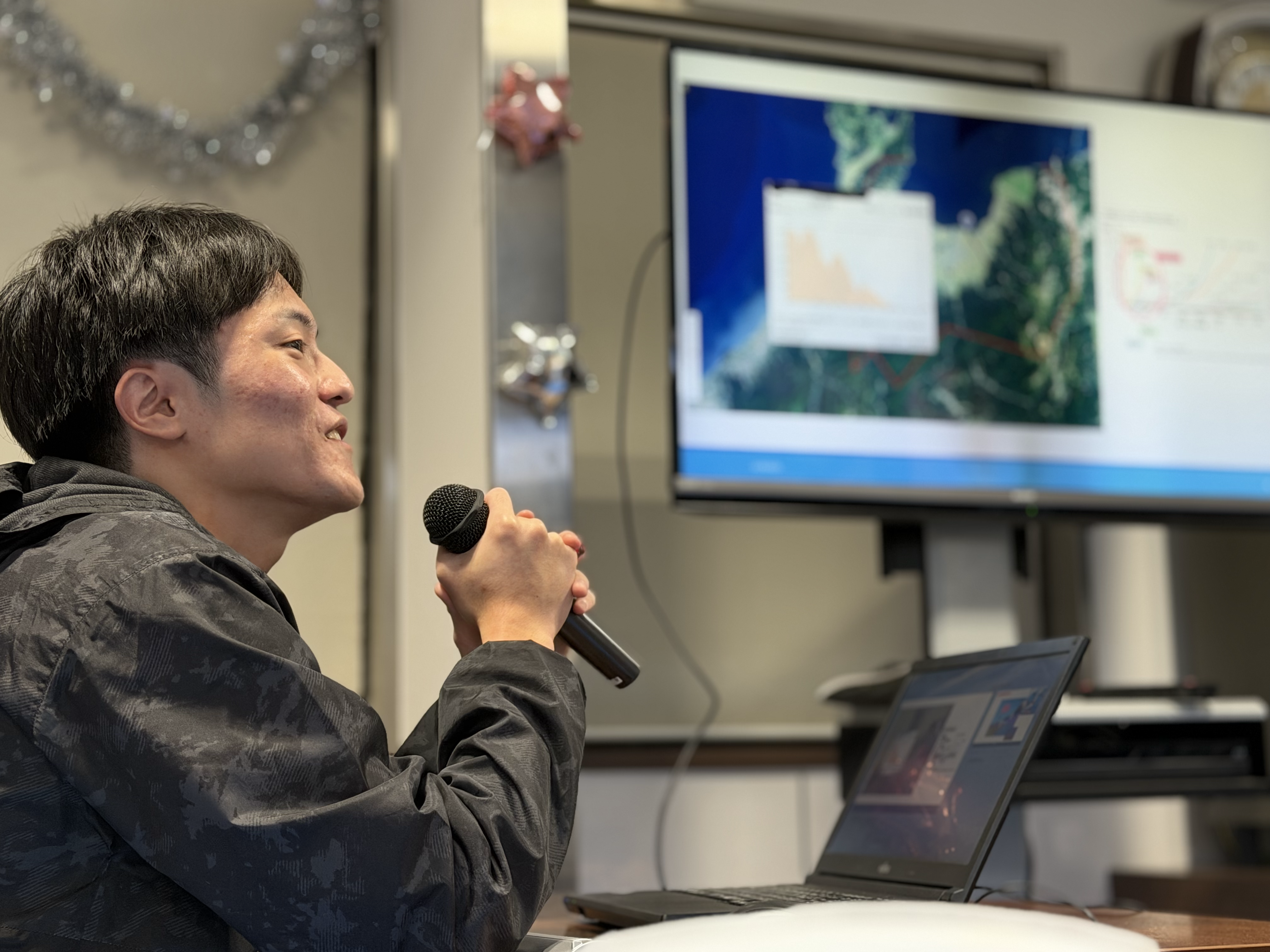 発表する高岡市学生寮の生徒