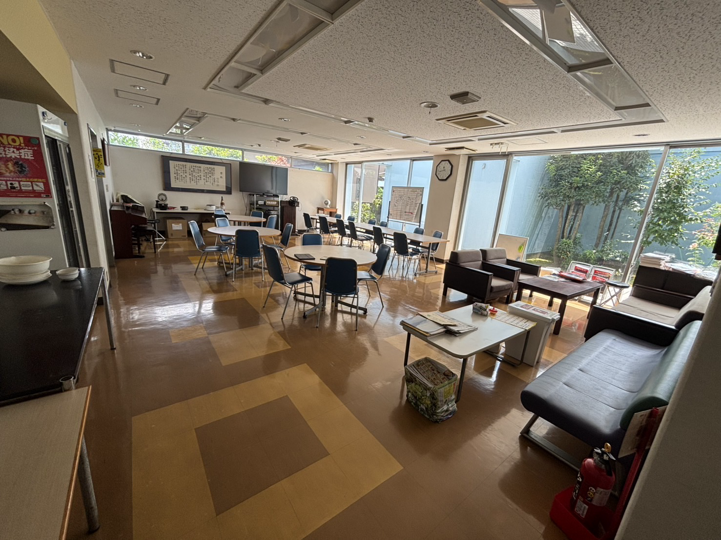 青雲寮の食堂での食事風景