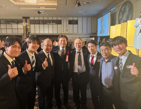 同郷の先輩方と交流する会の様子