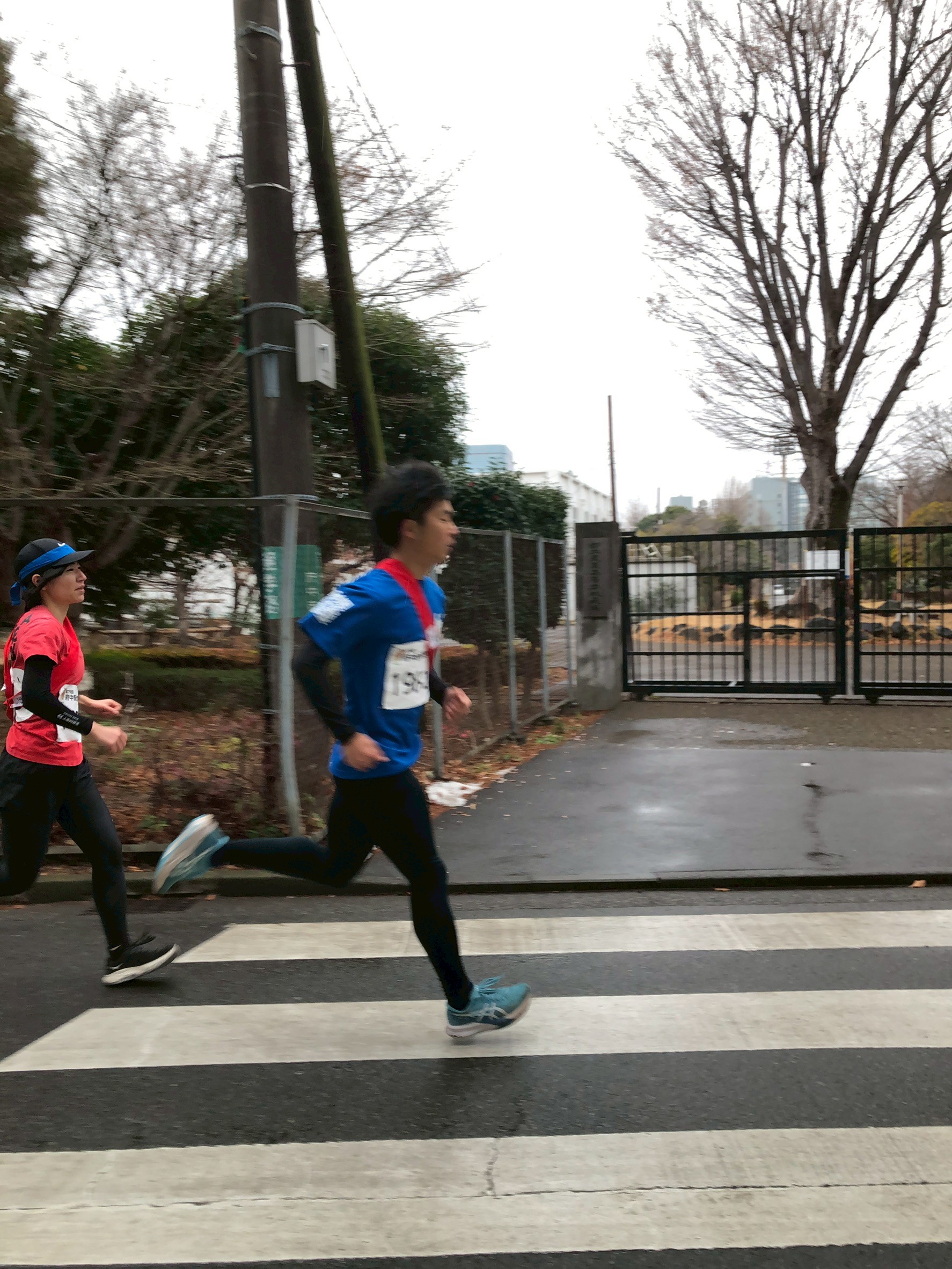 府中市内を巡るコースを走る青雲寮選手